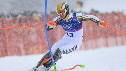 &bdquo;Es ist f&uuml;r&rsquo;n Arsch. Sagen wir, wie es ist&ldquo;: Skirennfahrer Linus Stra&szlig;er rechnet mit Olympia ab