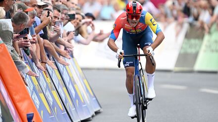 Radsport: UAE Tour: Italienischer Radprofi st&uuml;rzt kurz vor dem Ziel