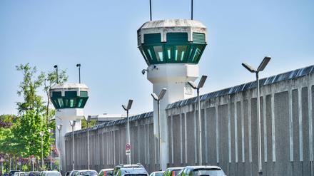 Matratze in Brand geraten: Drei Verletzte nach Feuer in Gef&auml;ngniszelle in Berlin-Charlottenburg