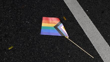 Berlin-Monitor zu Queerfeindlichkeit: Jeder F&uuml;nfte findet es &bdquo;ekelhaft&ldquo;, wenn sich Homosexuelle in der &Ouml;ffentlichkeit k&uuml;ssen