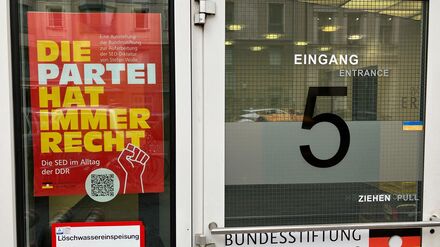 &bdquo;Die Partei hat immer recht&ldquo;: Neue Ausstellung zur Macht der SED im DDR-Alltag
