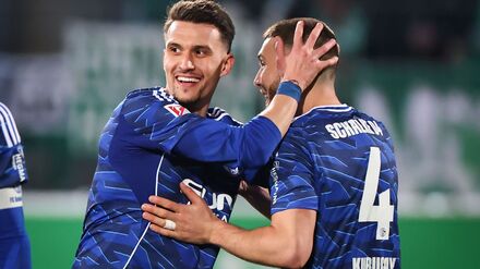 2. Fu&szlig;ball-Bundesliga: Ljubicic-Kracher rettet Schalke in F&uuml;rth Platz eins