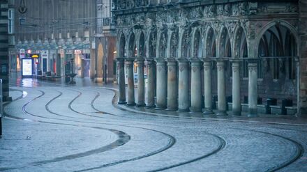 Bussen und Bahnen fallen aus: Verdi-Streik legt Nahverkehr lahm &ndash; R&uuml;ckkehr am Sonntag