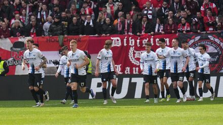 2. Fu&szlig;ball-Bundesliga: Paderborn gewinnt in Kaiserslautern