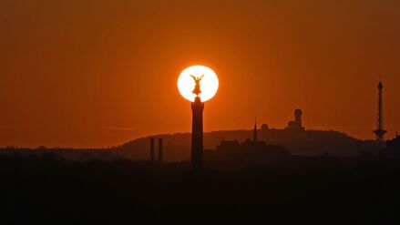 Tr&uuml;ber Tag, strahlender Abend und sieben Sundowner-Spots: Saharastaub kann Berlin zum Leuchten bringen