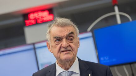 Debatte um Stadionsicherheit: Innenminister drohen DFB und DFL mit Polizeikosten