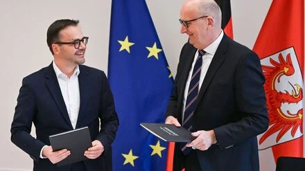 Koalitionsvertrag: SPD und CDU besiegeln Koalition in Brandenburg