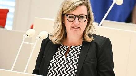 Martina Klement: Neue Ministerin f&uuml;r Beibehaltung der Russland-Sanktionen