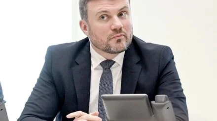 Haushaltsdefizit: Brandenburg zieht Ausgabenbremse - Stellen unter Vorbehalt