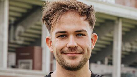 &bdquo;Dieses Versteckspiel hat mich zu viel Kraft gekostet&ldquo;: St. Paulis U19-Coach Christian Dobrick macht Homosexualit&auml;t &ouml;ffentlich