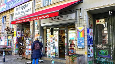 &bdquo;Zur schwankenden Weltkugel&ldquo; klagt: Berliner Buchhandlung stellt Eilantrag gegen Kulturminister Weimer