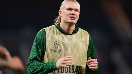 F&uuml;r mehr als 100.000 Euro: Haaland kauft teuerstes Buch Norwegens - und verschenkt es