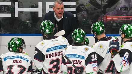 Eishockey: Titelverteidiger Berlin startet mit Debakel in DEL-Playoffs
