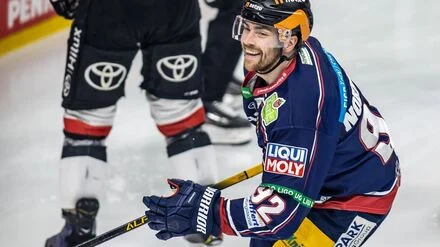 Deutsche Eishockey Liga: Eisb&auml;ren gewinnen viertes Viertelfinale gegen Straubing