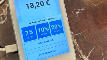 Umfrage zu digitalem Bezahlen: Trinkgeldvorgaben per Terminal sto&szlig;en auf wenig Begeisterung