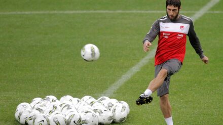 Fu&szlig;ball: T&uuml;rkei-Trainer bewusstlos - U21-L&auml;nderspiel unterbrochen