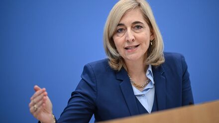 Krankenversicherung: Kritik an Sparvorschl&auml;gen &ndash; Warken: &bdquo;Alle ins Boot&ldquo;