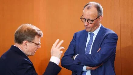 Schweigen zu Trumps Drohungen und Hilfe in Hormus  : Die Merz-Regierung sucht ihre Rolle in der neuen Iran-Lage