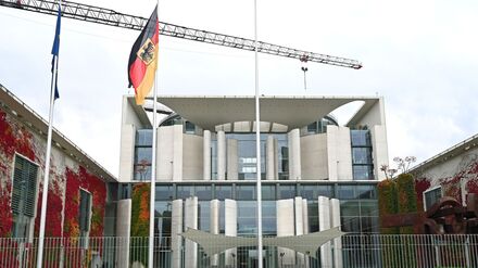 Rote Farbe am Kanzleramt: Kanzleramt beschmiert &ndash; 76-J&auml;hriger festgenommen