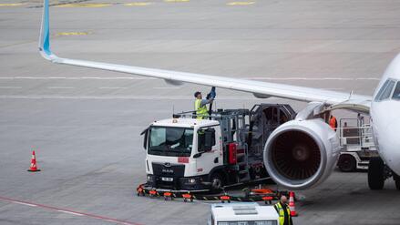 IEA prognostiziert m&ouml;gliche Engp&auml;sse bis Juni: EU plant Ma&szlig;nahmen gegen drohenden Kerosinmangel