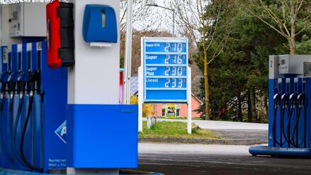 Besonders bei Diesel: Preise an den Zapfs&auml;ulen sinken