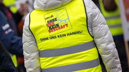 Gro&szlig;-, Au&szlig;en- und Einzelhandel: Verdi lehnt Einmalzahlungen als Tarifersatz im Handel ab