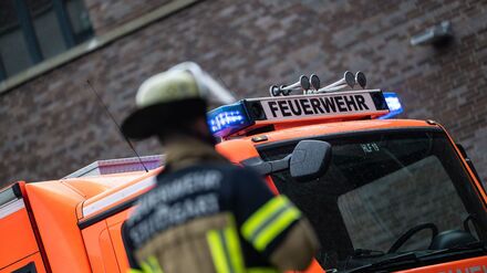 Erneute Brandstiftung an Berliner Schule: Zeugin beobachtet dunkelgekleideten Mann auf Schulhof