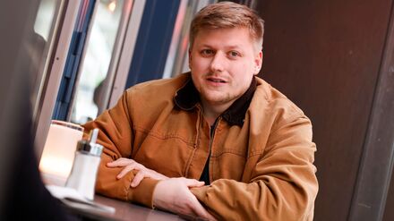 Neuer Roman: Entf&uuml;hrung als Show? El Hotzo schreibt &uuml;ber die Fernsehwelt