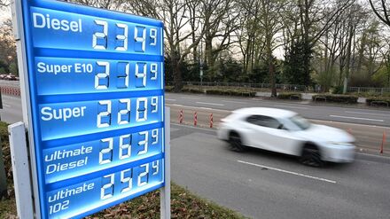 Fahrt &uuml;ber Bundesstra&szlig;en: Protest mit Autokonvoi gegen gestiegene Spritpreise geplant