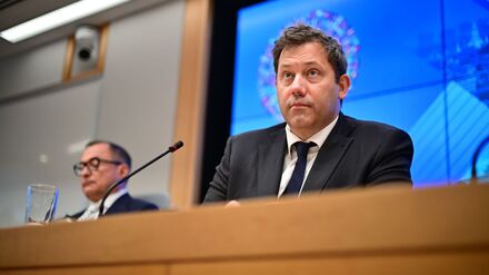 Konj: Klingbeil sieht starken Konjunktur-D&auml;mpfer durch Iran-Krieg