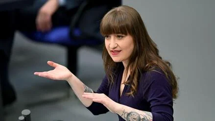 &bdquo;Grottenschlecht&ldquo; und &bdquo;Schnapsidee&ldquo;: Opposition greift Tankrabatt der Bundesregierung scharf an