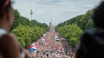 &bdquo;Gr&ouml;&szlig;tes CSD-Wochenende in der Geschichte&ldquo;: Berliner Christopher Street Day wird erstmals auf zwei Tage ausgeweitet