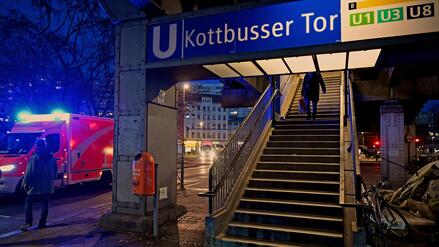 Raub am Kottbusser Tor in Berlin-Kreuzberg: BVG‑Mitarbeiter stoppen fl&uuml;chtenden Tatverd&auml;chtigen