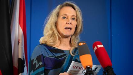 Nach R&uuml;ge des Berliner Rechnungshofs: Kai Wegner entl&auml;sst Kultursenatorin Sarah Wedl-Wilson