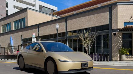 Ohne Lenkrad und Pedale: Tesla startet Produktion von Robotaxi &bdquo;Cybercab&ldquo;