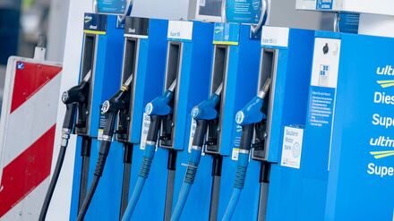 17 Cent weniger Steuern ab Mai: Auch Bundesrat stimmt Tankrabatt zur Entlastung bei Spritpreisen zu &ndash; Klingbeil warnt Konzerne