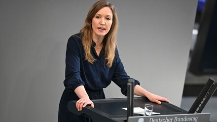 Aff&auml;re um F&ouml;rdermittel: CDU-Generalsekret&auml;rin: Kritik an Wegner ist Wahlkampfget&ouml;se