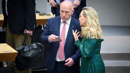 Debatte um F&ouml;rdermittel: Wegner entl&auml;sst Berliner Kultursenatorin
