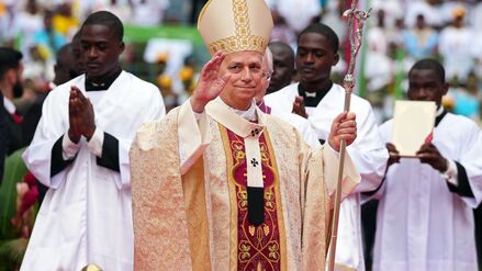 &bdquo;Gibt keinen Grund, die Handreichung zur&uuml;ckzunehmen&ldquo;: Deutsche Katholiken verteidigen nach Papst-Kritik Segnung homosexueller Paare