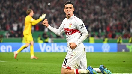 Pokal-Halbfinale: Kurios: Stuttgarts El Khannouss &uuml;bergibt sich auf dem Platz