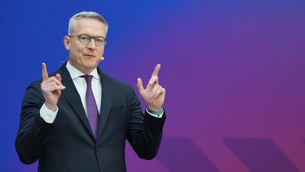 Deutschland 2.0: Wie die Regierung Beh&ouml;rdeng&auml;nge &uuml;berfl&uuml;ssig machen will