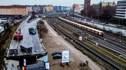 Autoverkehr im Westen: Sperrung auf der A100 wegen Br&uuml;ckenneubau angek&uuml;ndigt