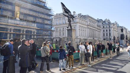 In der N&auml;he des Buckingham Palasts: Neues Banksy-Kunstwerk in London aufgetaucht