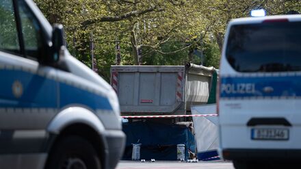 Verkehr: Fahrrad von Lkw angefahren &ndash; Radfahrer stirbt