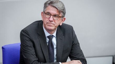 R&uuml;ckschlag f&uuml;r den Kulturstaatsminister: Gericht untersagt Weimers &Auml;u&szlig;erung zu Berliner Buchladen
