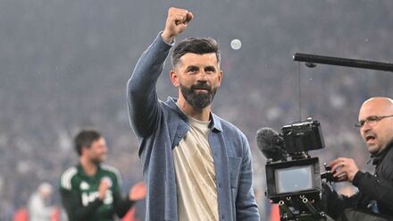 Aktion des Zweitliga-Meisters: &bdquo;Feuchtfr&ouml;hlich&ldquo;: Schalke reist im Nachtzug aus N&uuml;rnberg ab