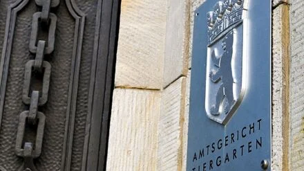 Konten gepl&uuml;ndert: Bankkarten aus der Post gefischt? Angeklagter schweigt