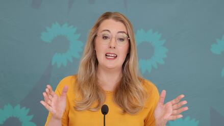 Reaktionen zum Stopp der Entlastungspr&auml;mie: Gr&uuml;ne sprechen von &bdquo;Fiasko f&uuml;r Kanzler Merz&ldquo;