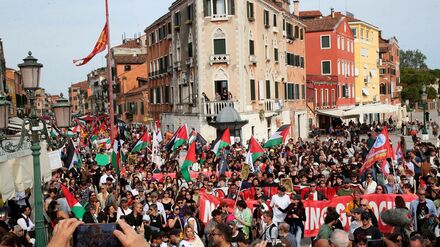 Protest: Demonstranten protestieren gegen Israels Biennale-Teilnahme