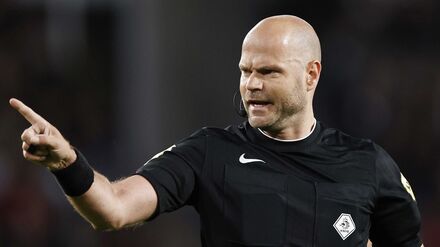 Fu&szlig;ball-Weltmeisterschaft: Nach Ermittlungen: FIFA streicht Schiedsrichter von WM-Liste